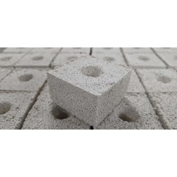 Bloc minéral enrichi en phosphore Anisé Perrin Madox 950 g pour volailles et pigeons